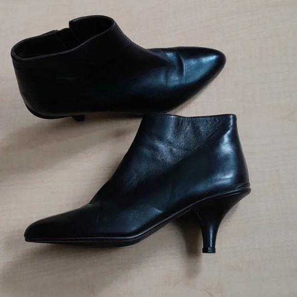 PRADA KITTEN HEEL LEATHER BOOTIES SIZE 39.5 - Picture 11 of 17
